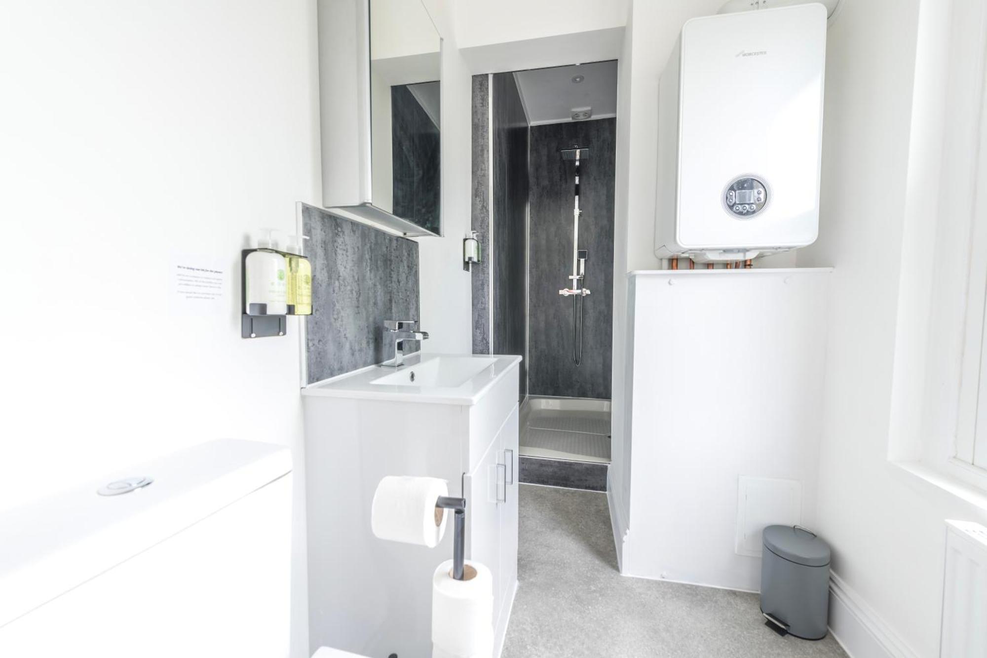 Skyfall With Free Parking For Families & Business By Prescott Apartments Bristol Exteriör bild